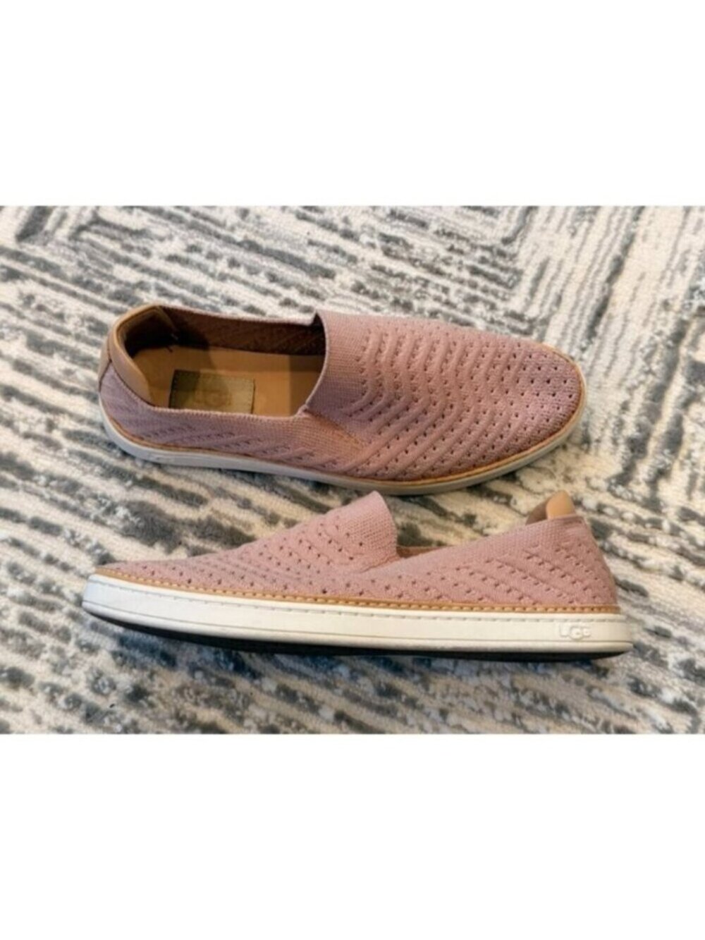 UGG women's size 8 Sammy Chevron Sneaker 1102560